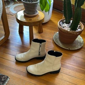 SOREL short suede zipper boot in white / cream / ivory with chunky black sole